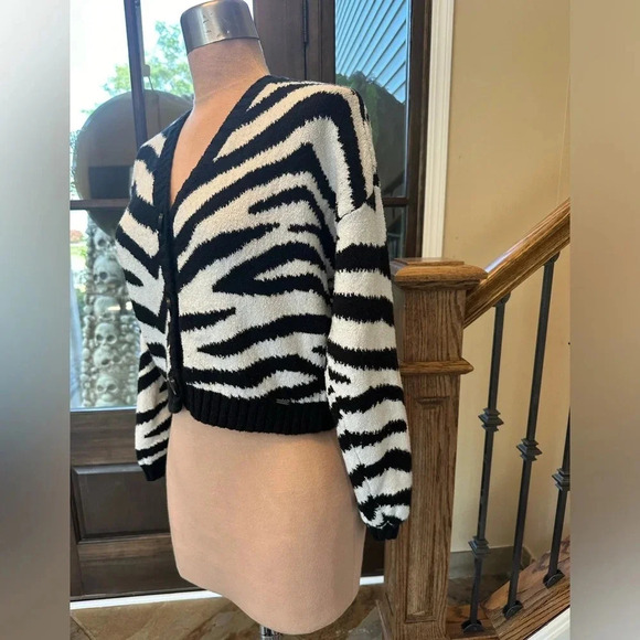 Hollister Zebra Print Cropped Button Front Cardigan Sweater Y2K Size XS - Picture 6 of 6